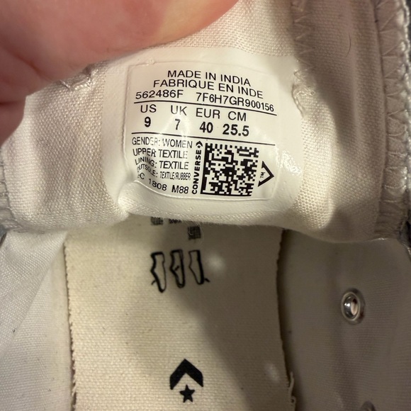 Converse Women’s Shoes in Gray With Silver Glitter Accents & shoelaces - Picture 4 of 6